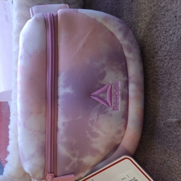 Reebok Handbags - 𝅺nwt Reebok fanny pack